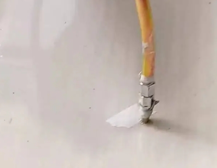 江南瓷砖空鼓维修公司专业解答在瓷砖铺贴过程中，如果使用的砂料过粗（如全部使用了粗砂），可能会导致以下问题