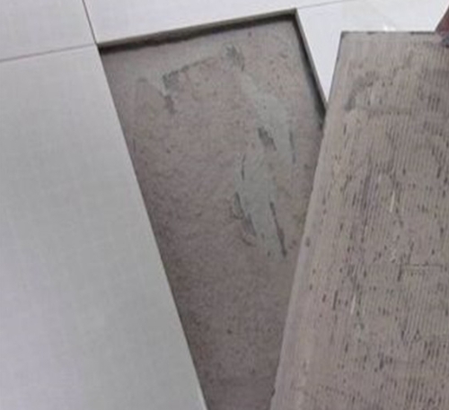 江南瓷砖空鼓维修公司分享瓷砖铺贴时如果打浆（即涂抹在瓷砖背面和基层上的砂浆或瓷砖胶）过少，会带来以下问题